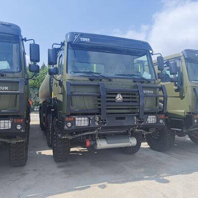 HOWO 8×8 Camion-citerne à carburant de 30000L et moteur de 371 ch pour le transport de carburant lourd