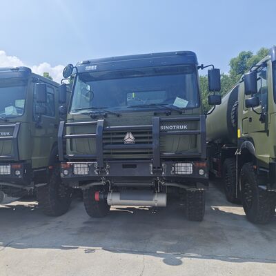 HOWO 8×8 camion-citerne de carburant de 45 000 litres avec moteur 371 ch et 8×8 traction intégrale pour le transport de carburant lourd
