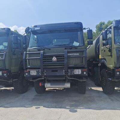 HOWO 8×8 Camion-citerne à carburant de 30000L et moteur de 371 ch pour le transport de carburant lourd