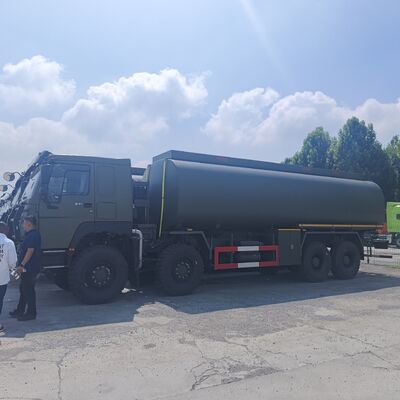 HOWO 8×8 camion-citerne de 40 000 L avec moteur de 371 ch et 8×8 traction intégrale pour le transport de carburant lourd