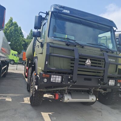 HOWO 8×8 Camion-citerne à carburant de 30000L et moteur de 371 ch pour le transport de carburant lourd