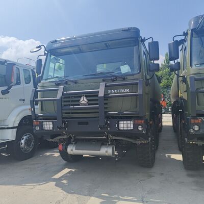 HOWO 8×8 Camion-citerne à carburant de 30000L et moteur de 371 ch pour le transport de carburant lourd