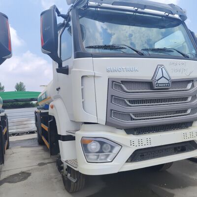 HOWO NX 6×4 CNG Fuel Tank Truck avec moteur de 400 chevaux et capacité de 30 000 litres pour le transport du diesel et de l'essence