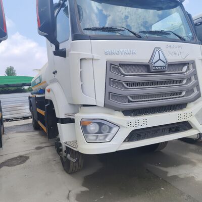 HOWO NX 6×4 CNG Fuel Tank Truck avec moteur de 400 chevaux et capacité de 30 000 litres pour le transport du diesel et de l'essence