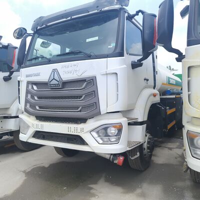 HOWO NX 6×4 CNG Fuel Tank Truck avec moteur de 400 chevaux et capacité de 30 000 litres pour le transport du diesel et de l'essence
