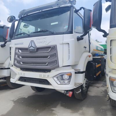 HOWO NX 6×4 CNG Fuel Tank Truck avec moteur de 400 chevaux et capacité de 25 000 litres pour la distribution de carburant