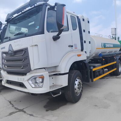 Camion-citerne de carburant HOWO NX 6×4 CNG avec moteur 400HP et charge utile 20T pour le transport diesel et essence