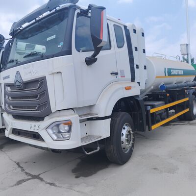 HOWO NX 6×4 CNG Fuel Tank Truck avec moteur de 400 chevaux et capacité de 25 000 litres pour la distribution de carburant