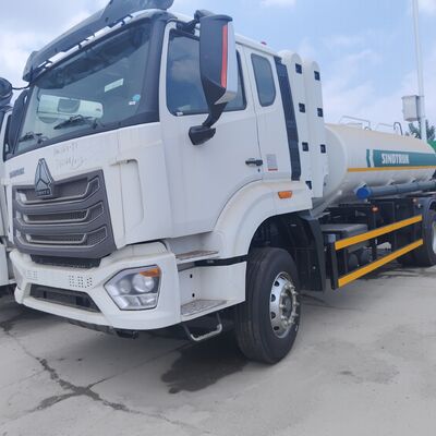 Camion-citerne de carburant HOWO NX 6×4 CNG avec moteur 400HP et charge utile 20T pour le transport diesel et essence