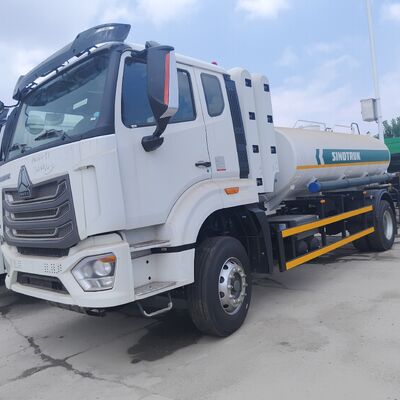 Camion-citerne de carburant HOWO NX 6×4 CNG avec moteur 400HP et charge utile 20T pour le transport diesel et essence