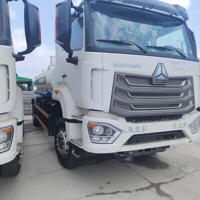 Camion-citerne de carburant HOWO NX 6×4 CNG avec moteur 400HP et charge utile 20T pour le transport diesel et essence