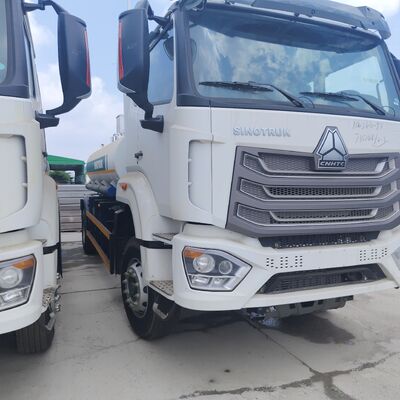 Camion-citerne de carburant HOWO NX 6×4 CNG avec moteur 400HP et charge utile 20T pour le transport diesel et essence