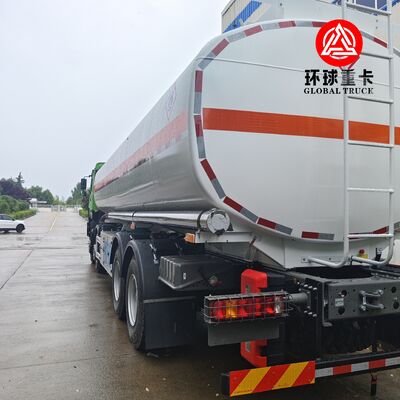Camion-citerne HOWO NX 8x4 30000L pour carburant, camion-citerne diesel robuste pour le marché mozambicain