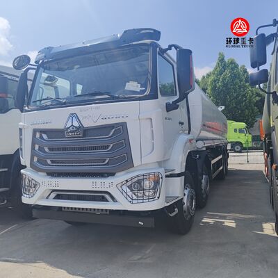 HOWO NX 8x4 30000L Camion réservoir de carburant Camion diesel lourd Bowser pour le transport de carburant au Kenya
