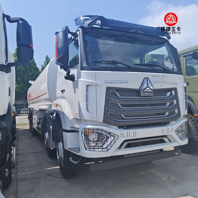 HOWO NX 8x4 30000L Camion réservoir de carburant Camion diesel lourd Bowser pour le transport de carburant au Kenya