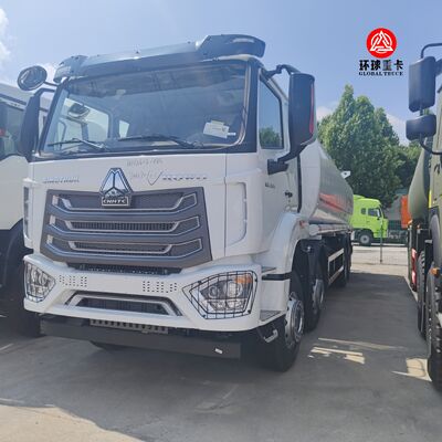 HOWO NX 8x4 30000L Camion réservoir de carburant Camion diesel lourd Bowser pour le transport de carburant au Kenya