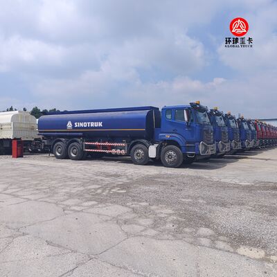 Camion-citerne à carburant HOWO NX 8x4 de 30000L, camion-citerne diesel robuste pour le marché ghanéen