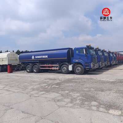 Camion-citerne à carburant HOWO NX 8x4 de 30000L, camion-citerne diesel robuste pour le marché ghanéen