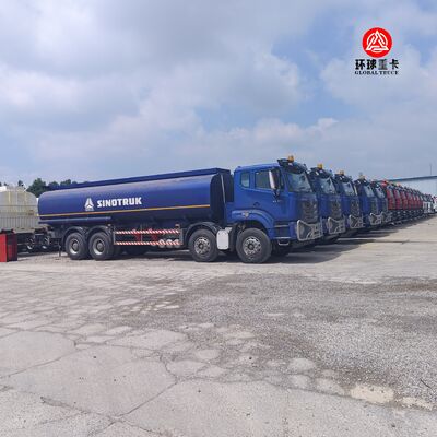 Camion-citerne à carburant HOWO NX 8x4 de 30000L, camion-citerne diesel robuste pour le marché ghanéen