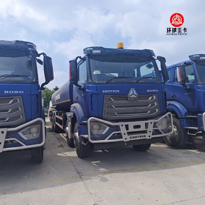 Camion-citerne à carburant HOWO NX 8x4 de 30000L, camion-citerne diesel robuste pour le marché nigérian