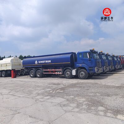 HOWO NX 8x4 30000L Camion réservoir de carburant Camion diesel lourd pour le marché tanzanien