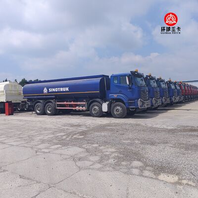 HOWO NX 8x4 30000L Camion réservoir de carburant Camion diesel lourd pour le marché tanzanien