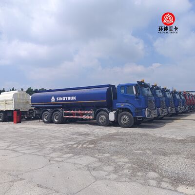 HOWO NX 8x4 30000L Camion réservoir de carburant Camion diesel lourd pour le marché tanzanien