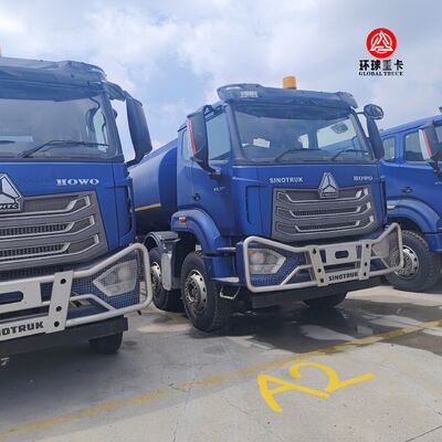 HOWO NX 8x4 30000L Camion-citerne à carburant Camion-citerne à carburant diesel lourd pour le marché africain