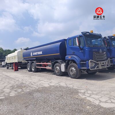 HOWO NX 8x4 30000L Camion-citerne à carburant Camion-citerne à carburant diesel lourd pour le marché africain