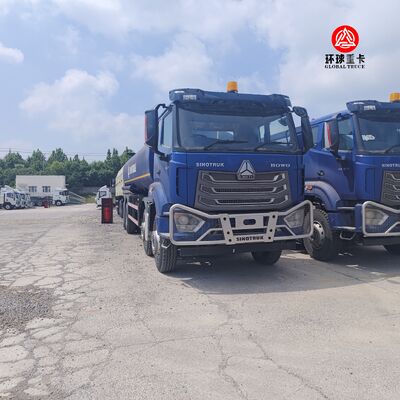 HOWO NX 8x4 30000L Camion-citerne à carburant Camion-citerne à carburant diesel lourd pour le marché africain