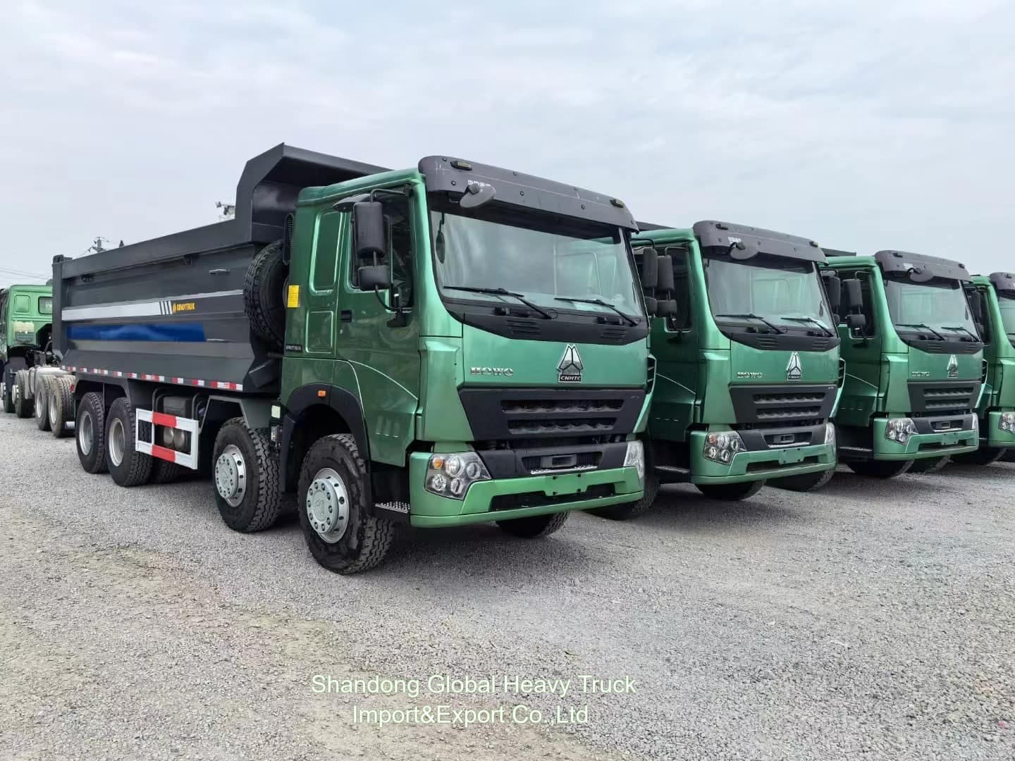 Sinotruck Howo 50 tonnes Camions à décharge 8x4 375 ch Euro2 Lourds Camions à décharge neufs et usagés