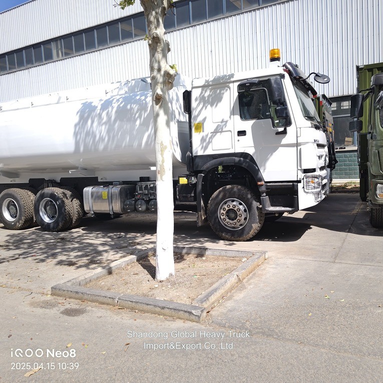 Tout nouveau Sinotruk HOWO 6X4 20000L réservoir d'huile camion-citerne de carburant à vendre aux Philippines