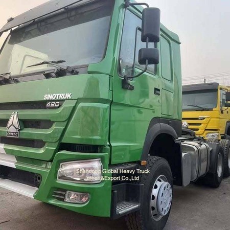 Tracteur routier Sinotruck HOWO A7 6X4 de 371 ch et 420 ch avec pneus 12.00R20 pour transport lourd