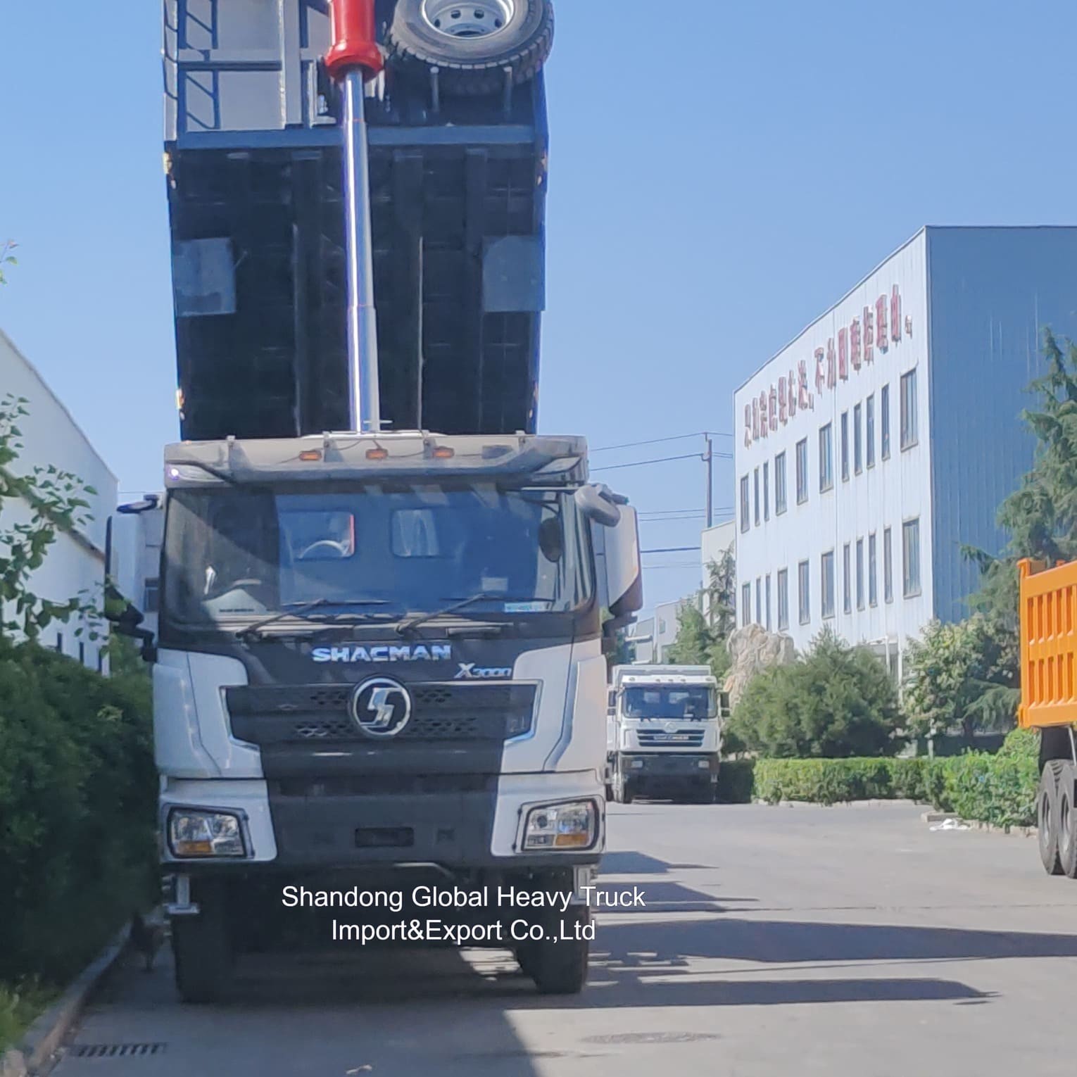 Shacman F3000 camionneur de décharge lourd avec moteur 380 chevaux et 8x4 entraînement pour une capacité de charge de 50 t