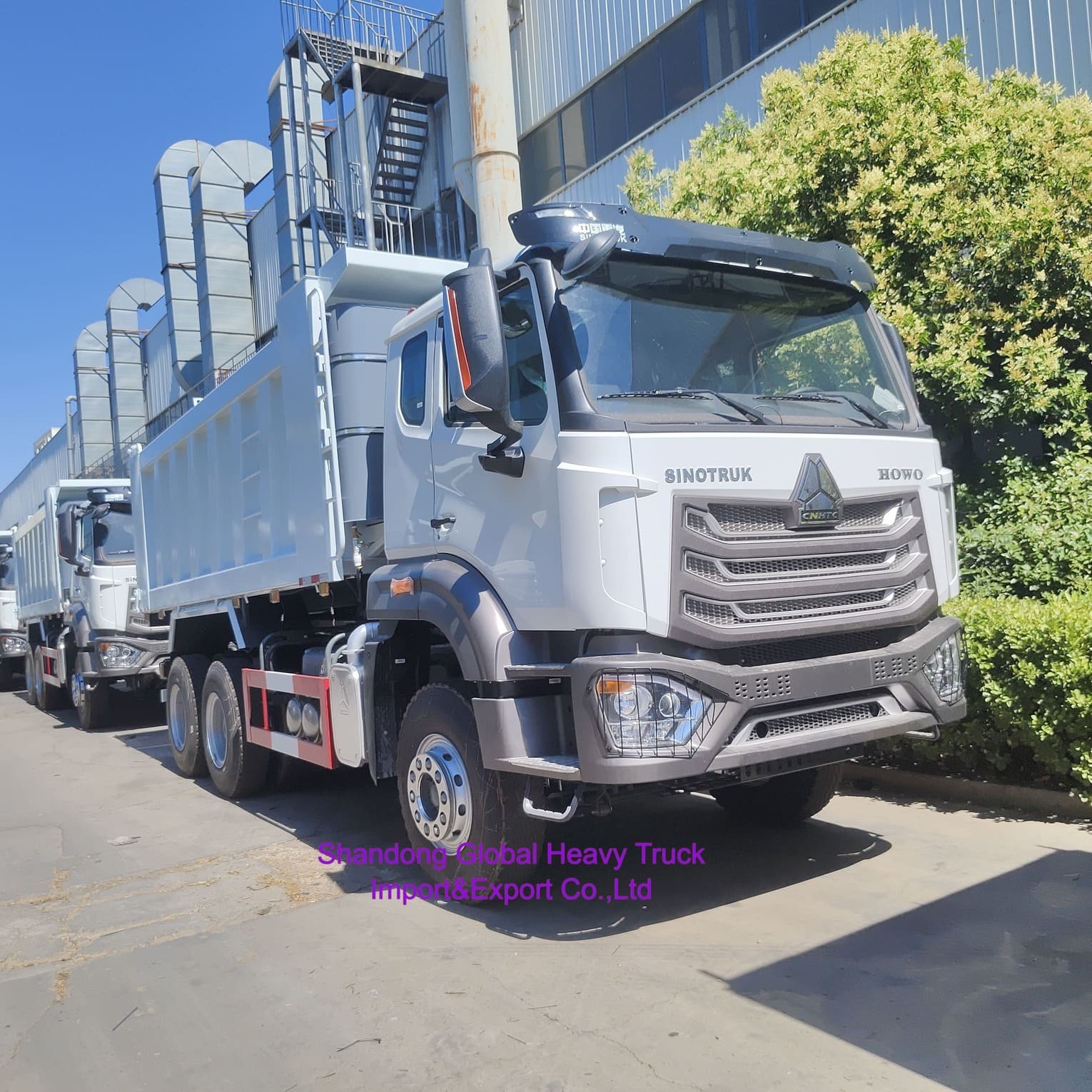 Camion benne Sinotruk HOWO Nx 8X4 Euro2 336CV 371CV