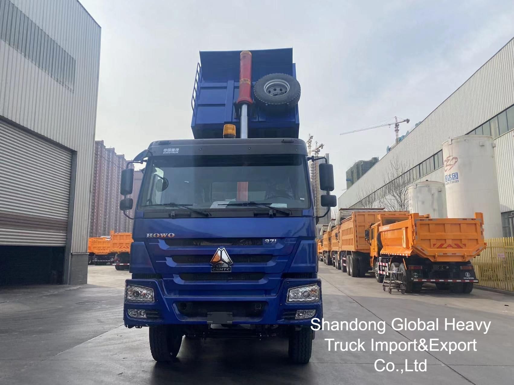 Chine Sinotruk HOWO Camion benne d'occasion 371/375HP 8X4 avec conduite à droite en stock