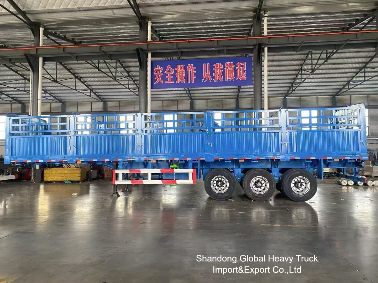 Semi-remorque à clôture de 50 tonnes à 3 essieux avec suspension pneumatique