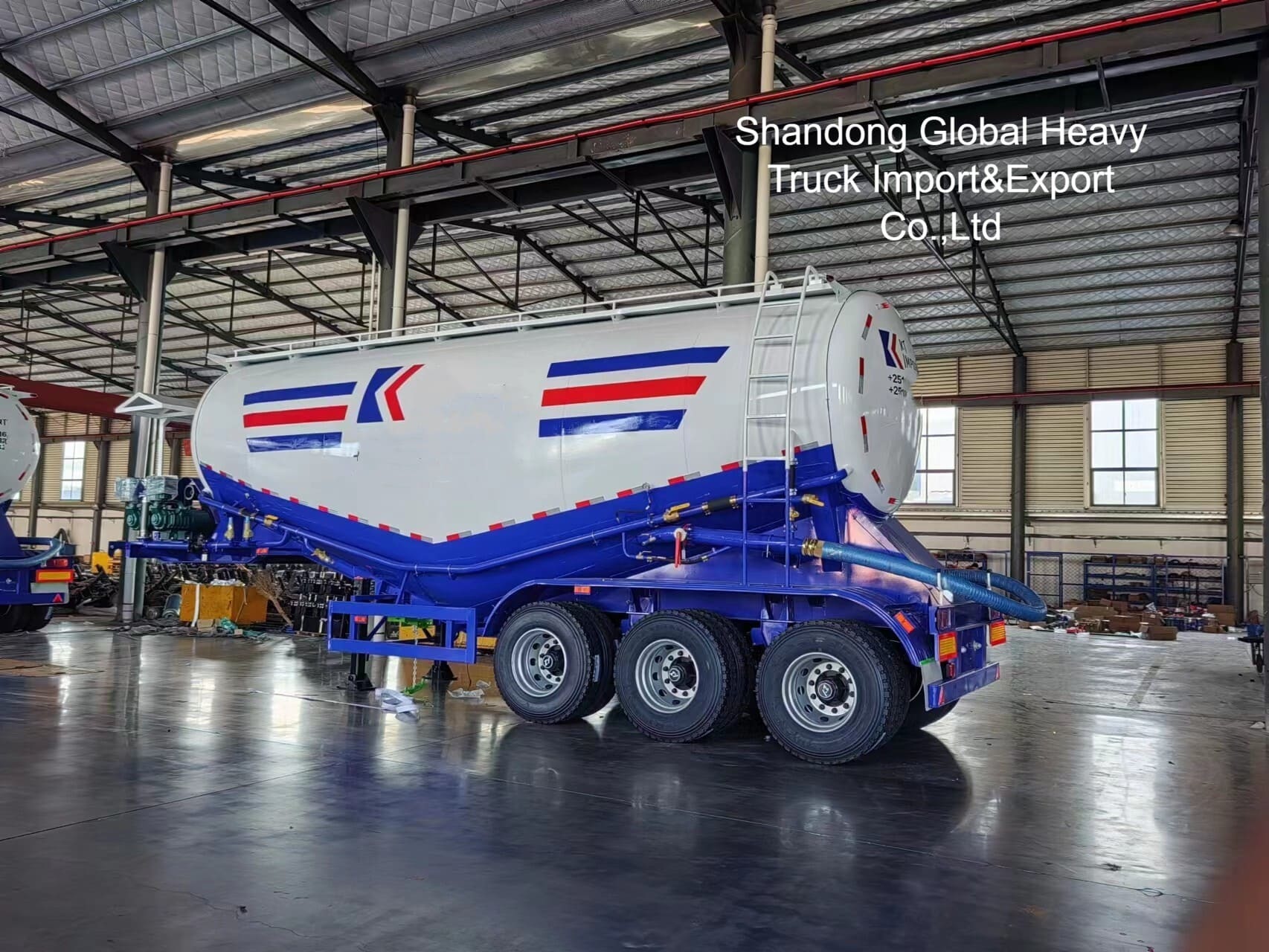 Semi-remorque malaxeur à ciment de 45 Cbm avec 3 essieux pour le transport de poudre sèche
