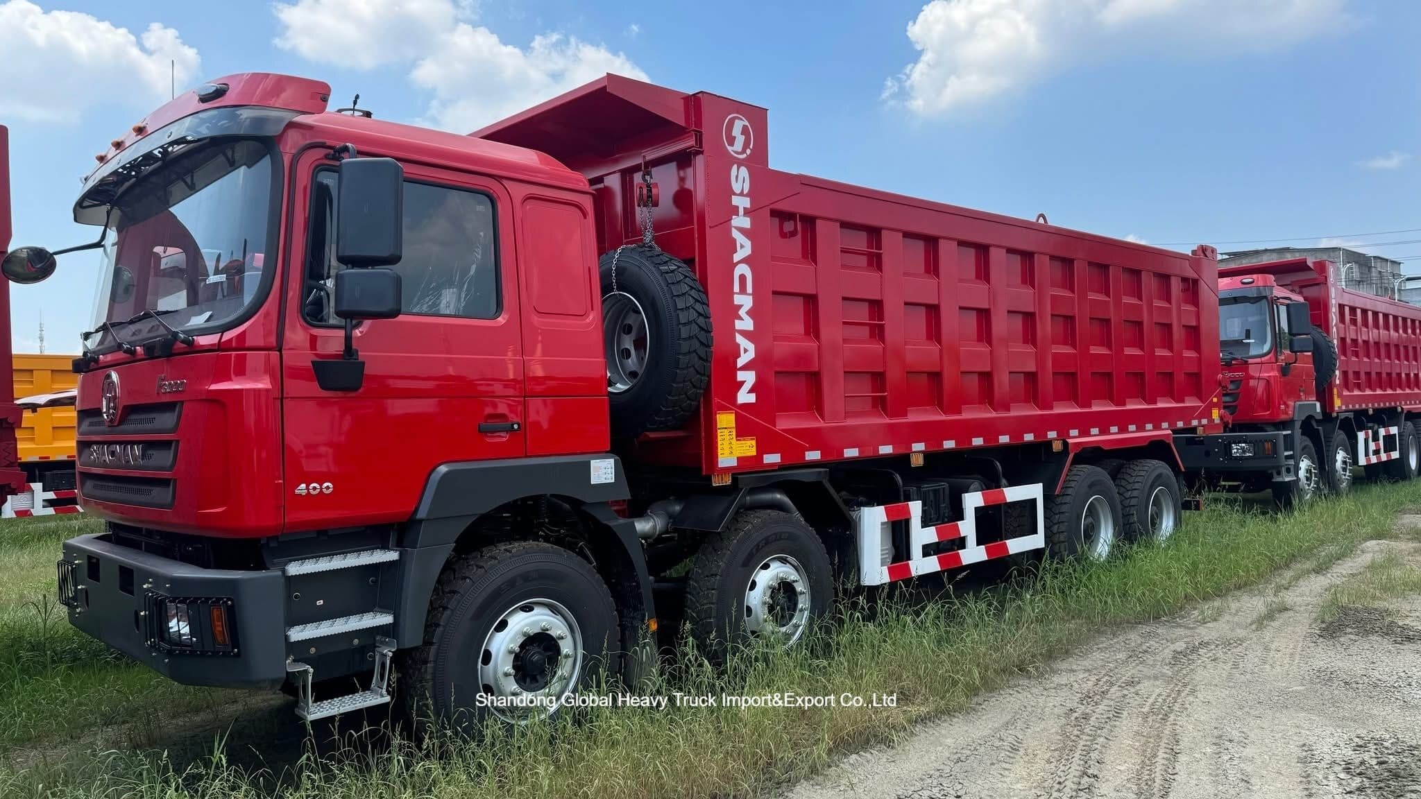 Camion benne Shacman F3000 8x4 de 40 tonnes avec moteur 400 ch