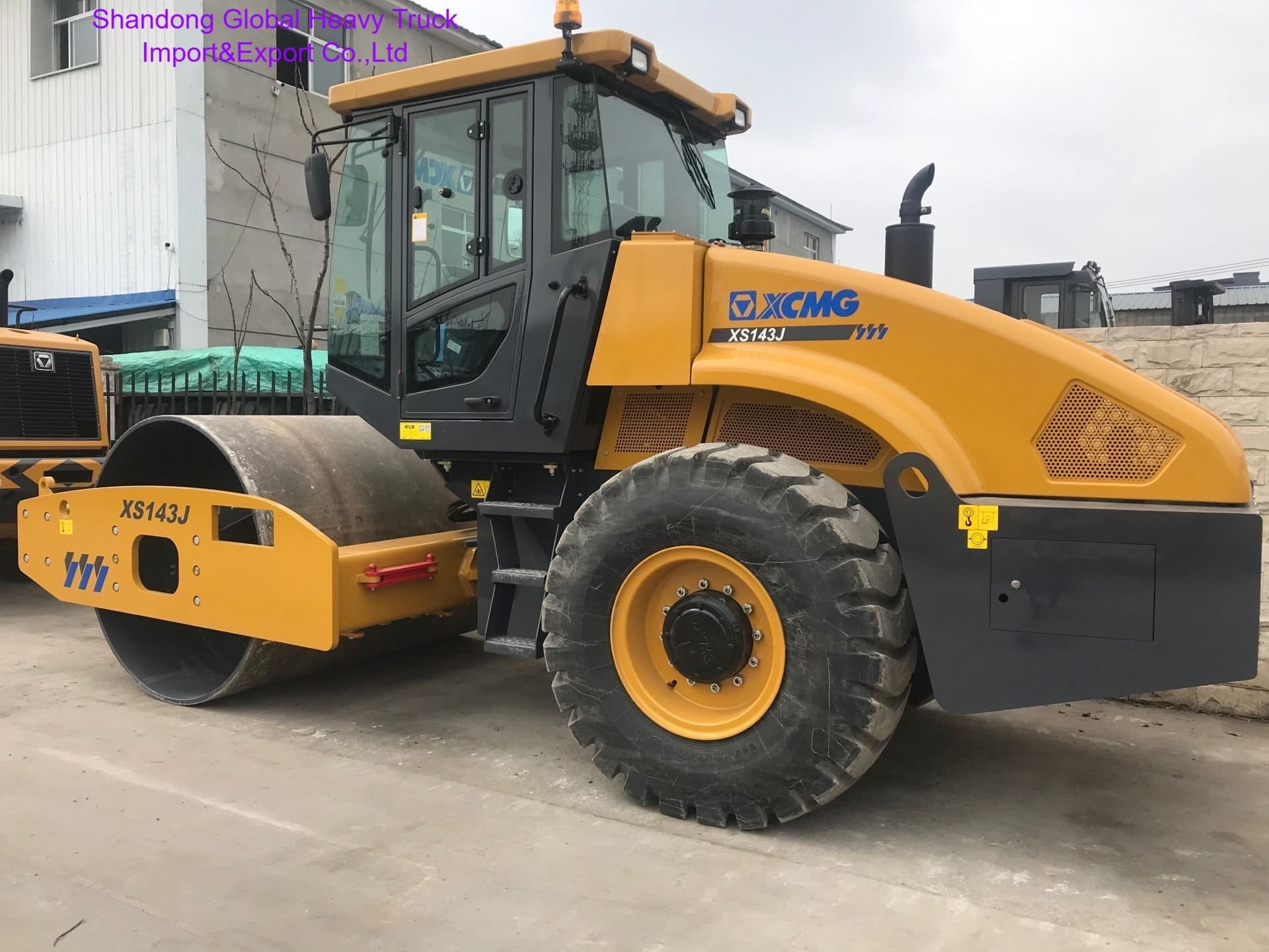 Compacteur officiel Chine 14 tonnes rouleau vibratoire auto-propulsé lourd Xs143j en Algérie