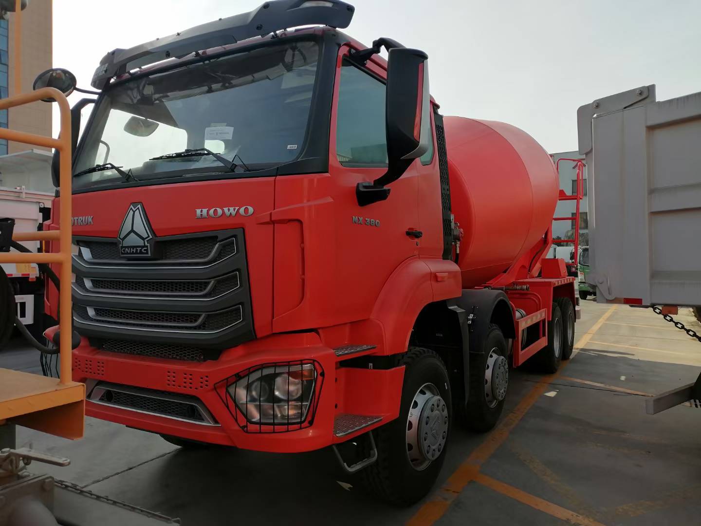 Nouveau et d'occasion Sinotruk HOWO 6x4 12m3 Capacité grosseur béton mélangeur de camion avec 371 HP moteur et de haute résistance à l'usure de tambour en acier