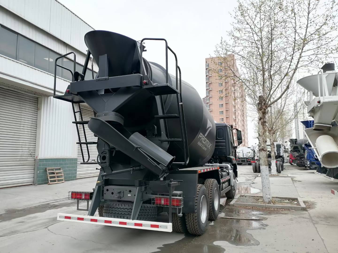 Sinotruk HOWO 6X4 Camion de mélangeur de béton lourd de 12 m3 avec une charge utile de 30 tonnes et un moteur de 300 à 400 ch