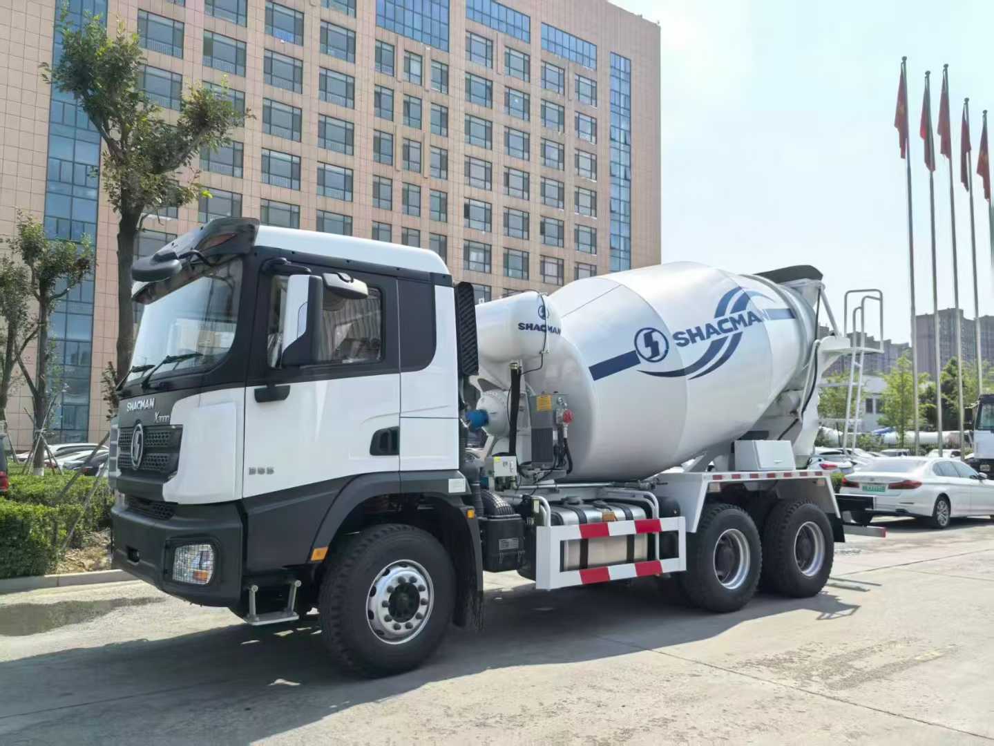 Shacman F3000 12m3 Capacité de béton mélangeur de camion avec 300-400 chevaux de puissance maximale et de haute résistance à l'usure résistant à l'acier tambour