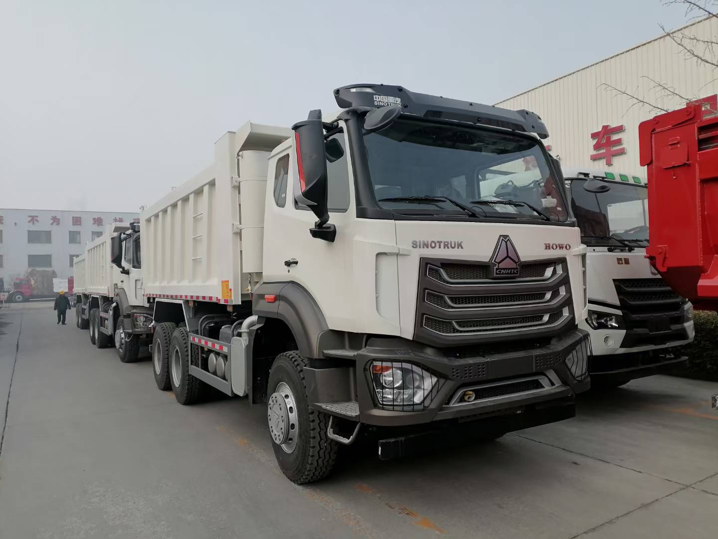 Sinotruck HOWO Nx 6X4 camionneur à décharge lourd avec moteur de 371 ch et capacité de 30-40 tonnes