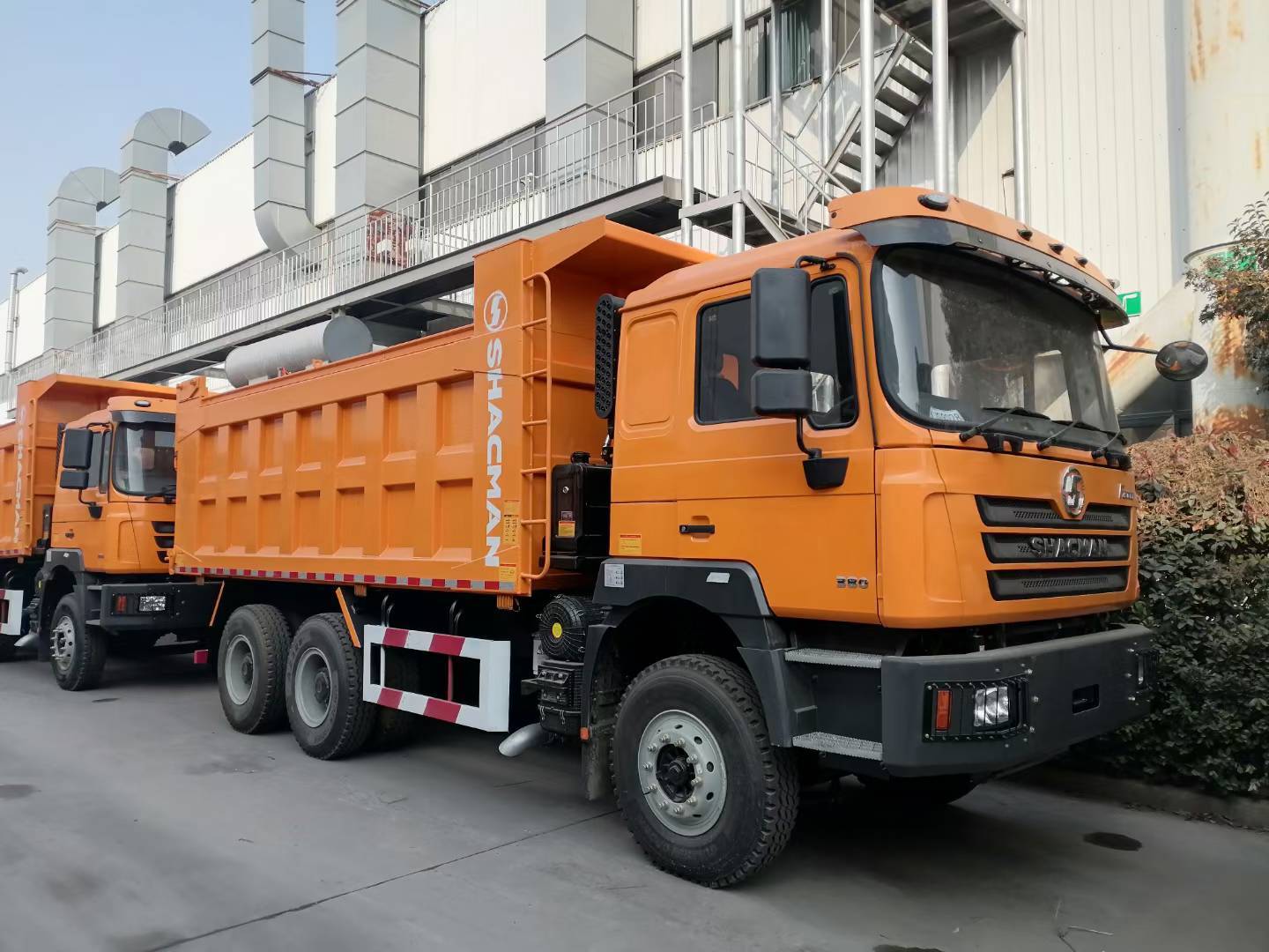 Nouveau Shacman F3000 8x4 camionneur lourd avec moteur de 420 chevaux et 40 tonnes de capacité de chargement