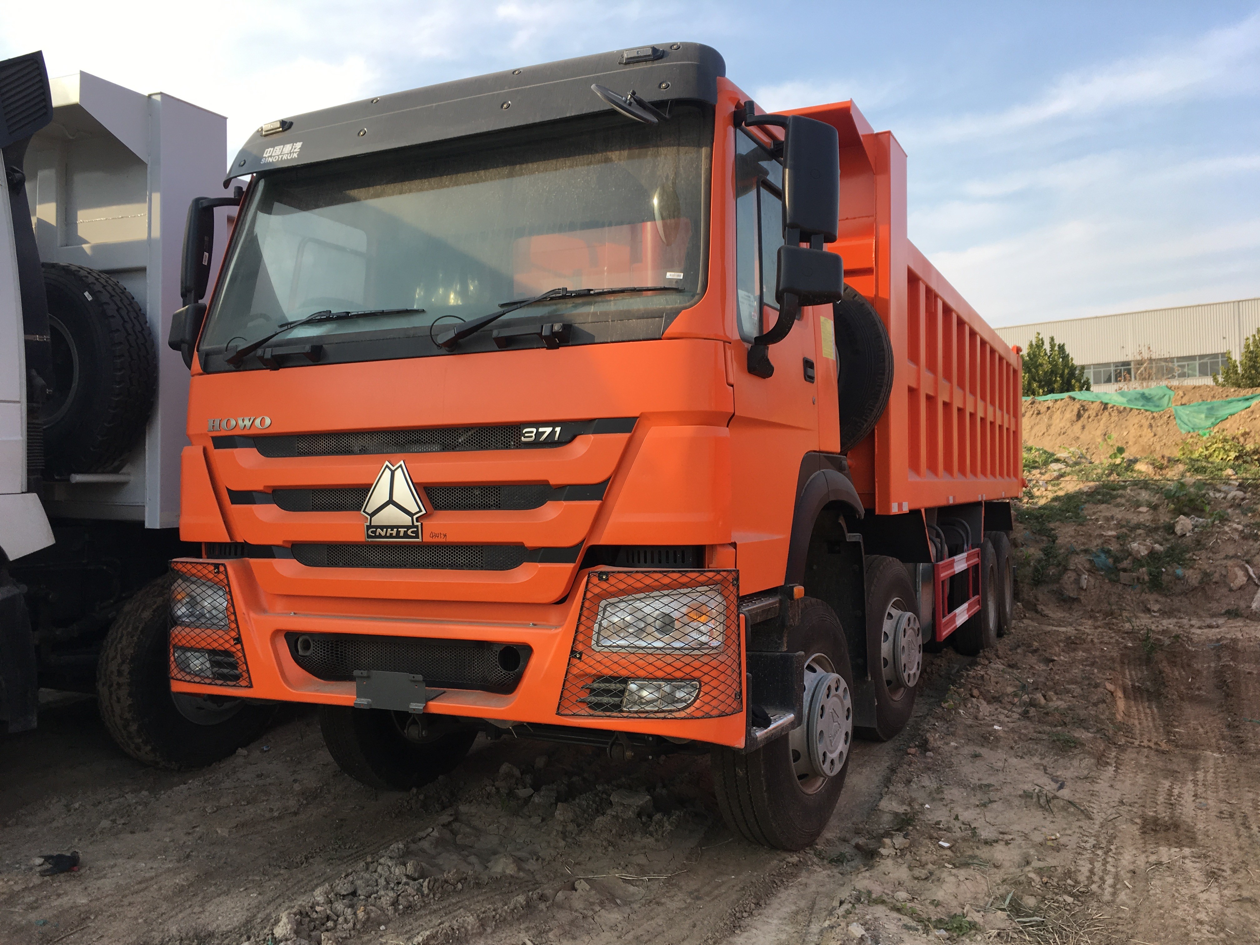 Fabriqué en Chine HOWO 8*4 Camion de décharge 12 roues Camion de décharge au prix le plus bas