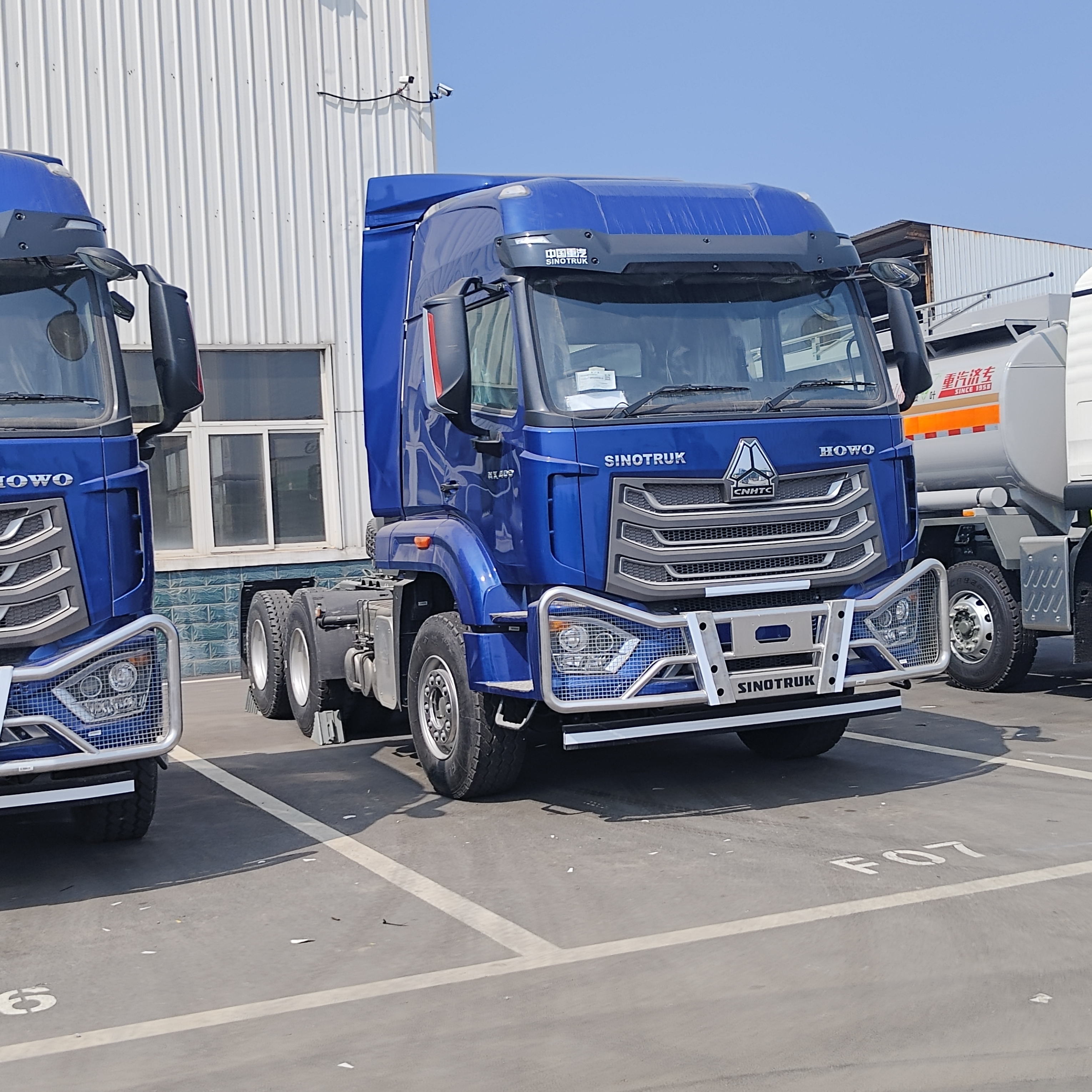 HOWO NX 6×4 Truck tracteur avec moteur diesel de 420 chevaux, transmission manuelle lourde et châssis renforcé pour l'exploitation minière