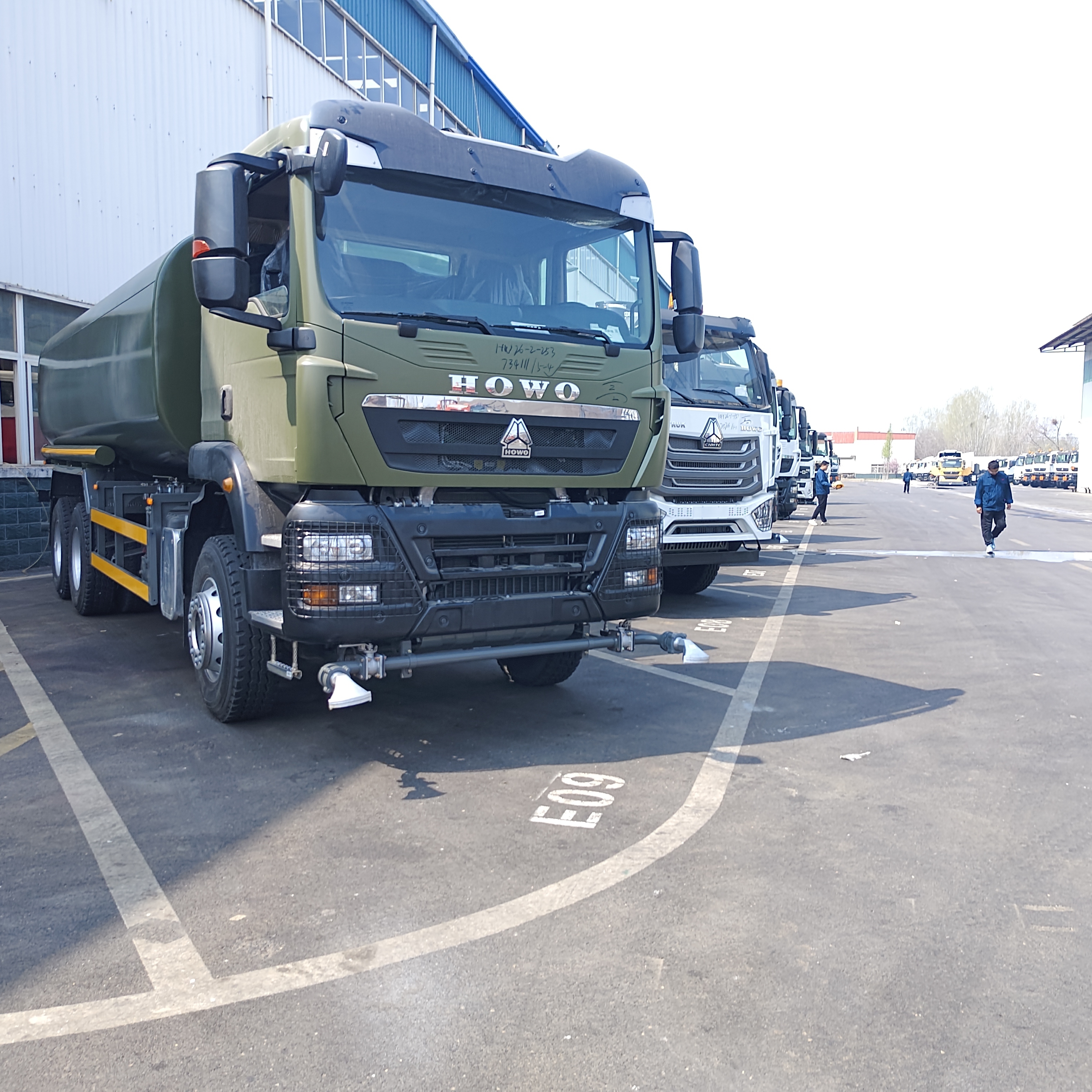 HOWO TX 6×4 camion-citerne à eau avec charge utile de 20 tonnes et norme d'émission Euro 2 pour la suppression de la poussière routière et l'utilisation municipale