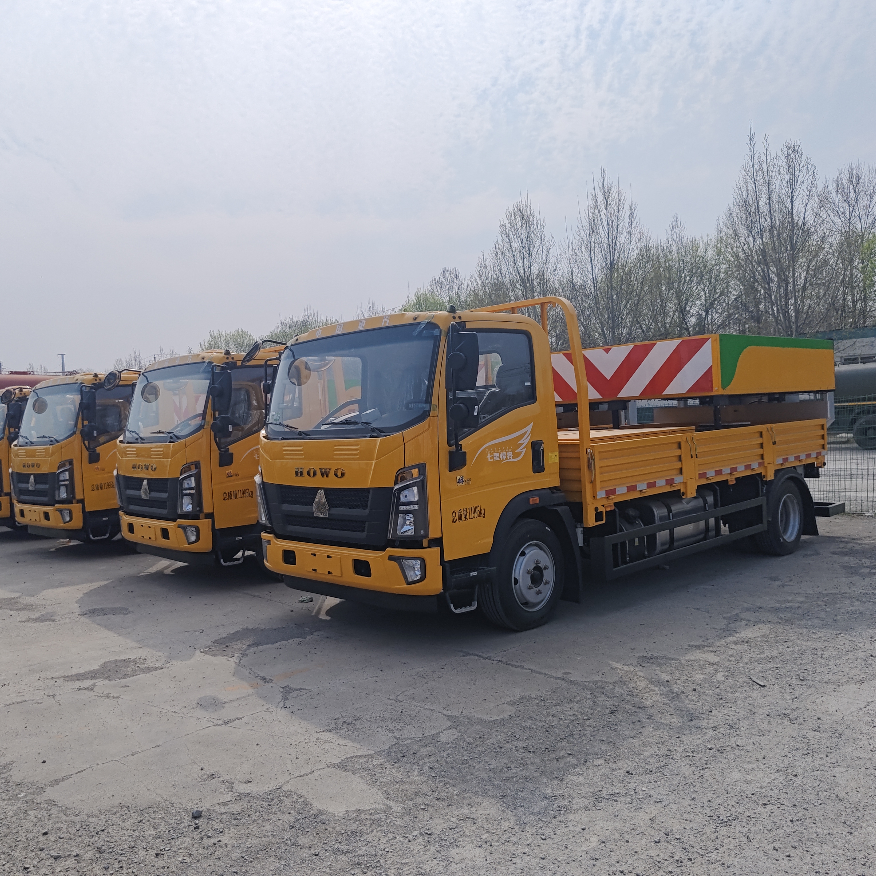 Camion à coussin de collision HOWO 4 × 2 avec absorption d'énergie haute performance et conception de remplacement modulaire pour la sécurité routière