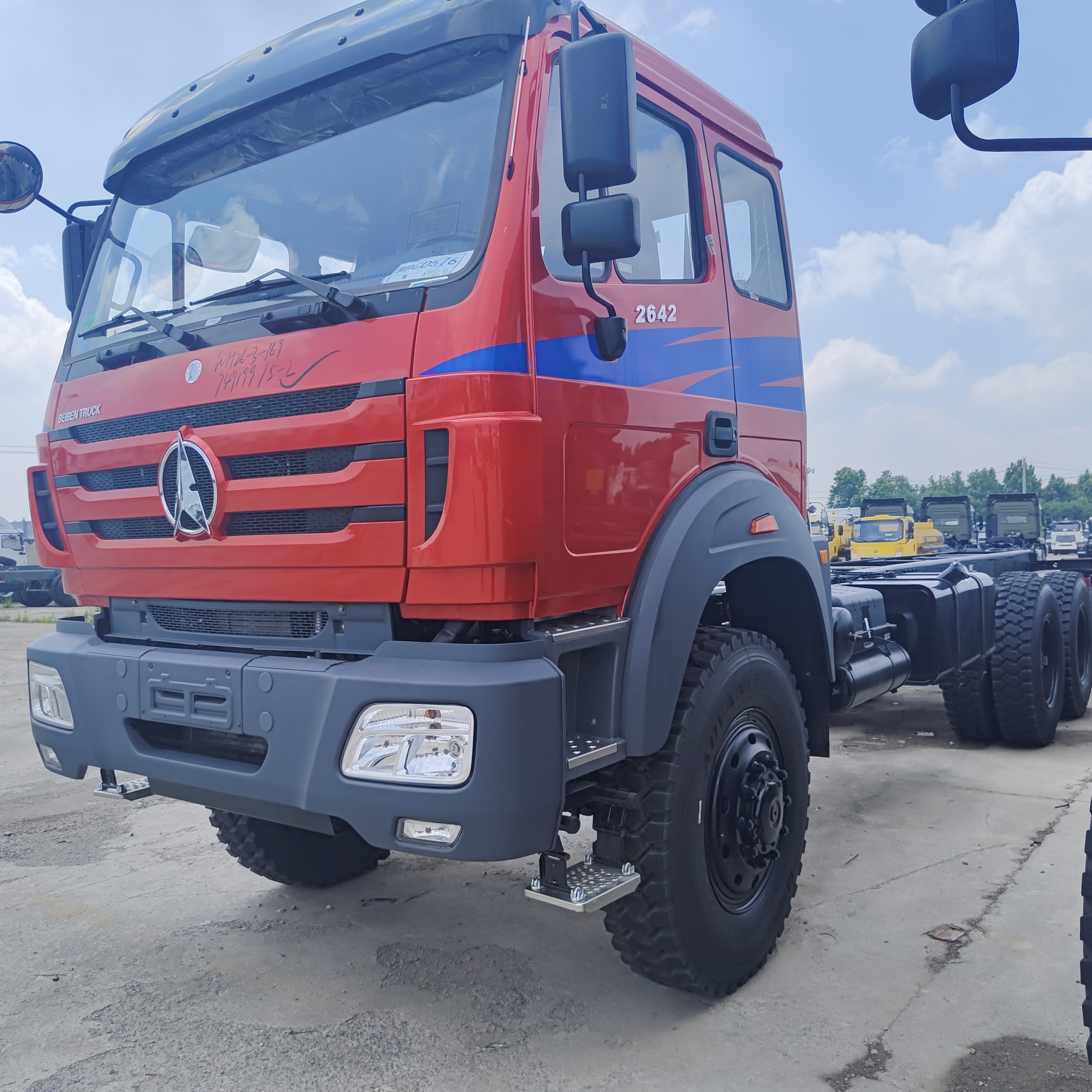 BEIBEN 2648 8×4 camion-décharge minier avec moteur WEICHAI de 480 chevaux et charge utile de 40 à 50 tonnes pour l'exploitation minière lourde